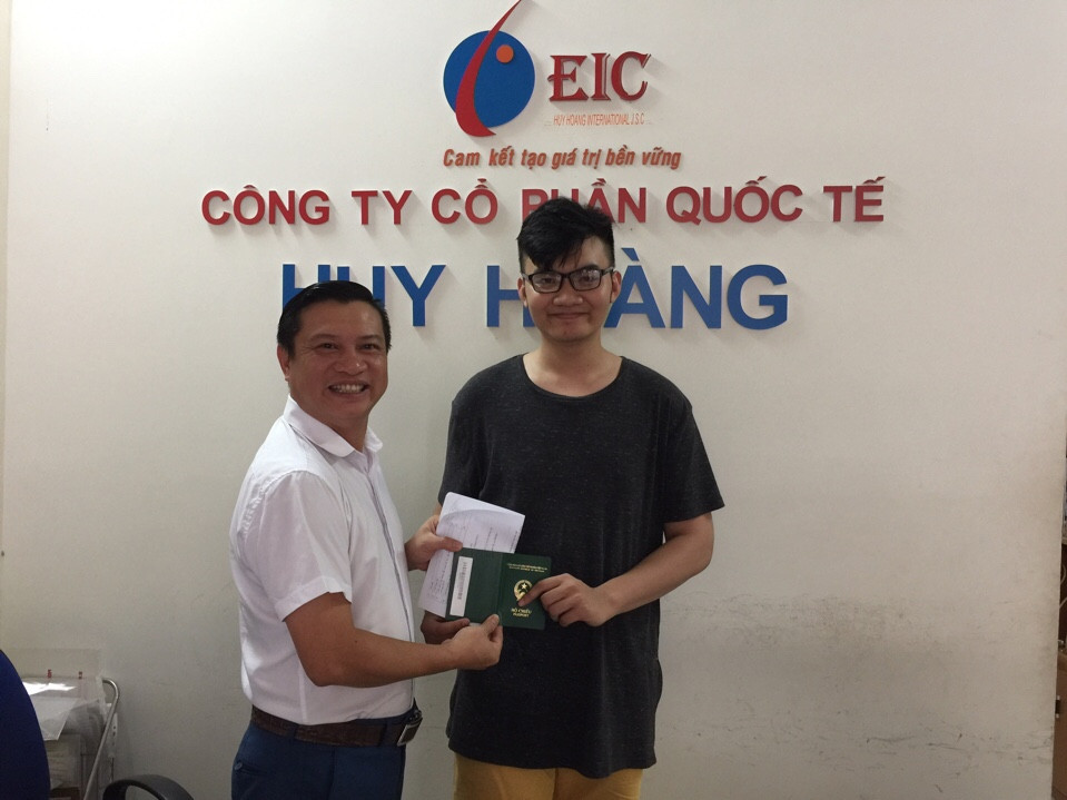 TGĐ trao visa Canada cho học sinh Phạm Văn Phúc